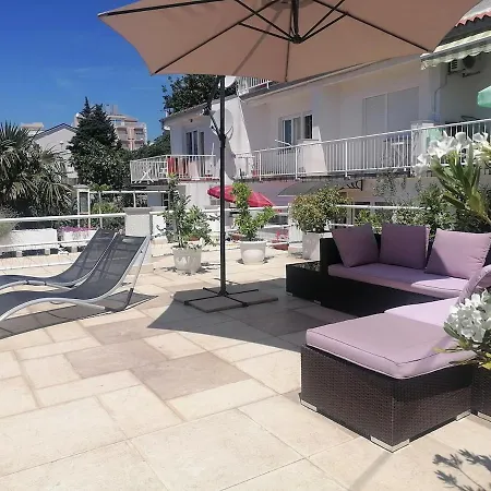 With Terrace In Apartament Crikvenica