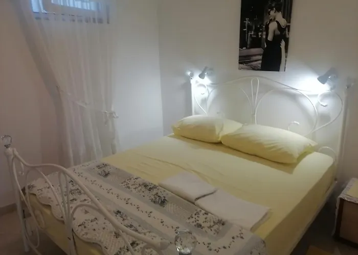 Apartman With Terrace In
