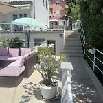 아파트 With Terrace In 크리크베니카
