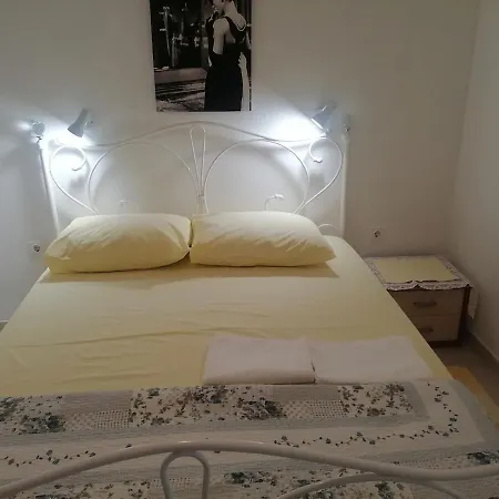 With Terrace In Apartment Crikvenica