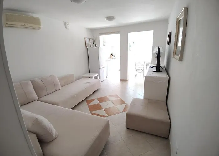 With Terrace In Crikvenica