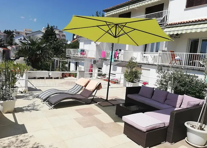 With Terrace In Apartment Crikvenica